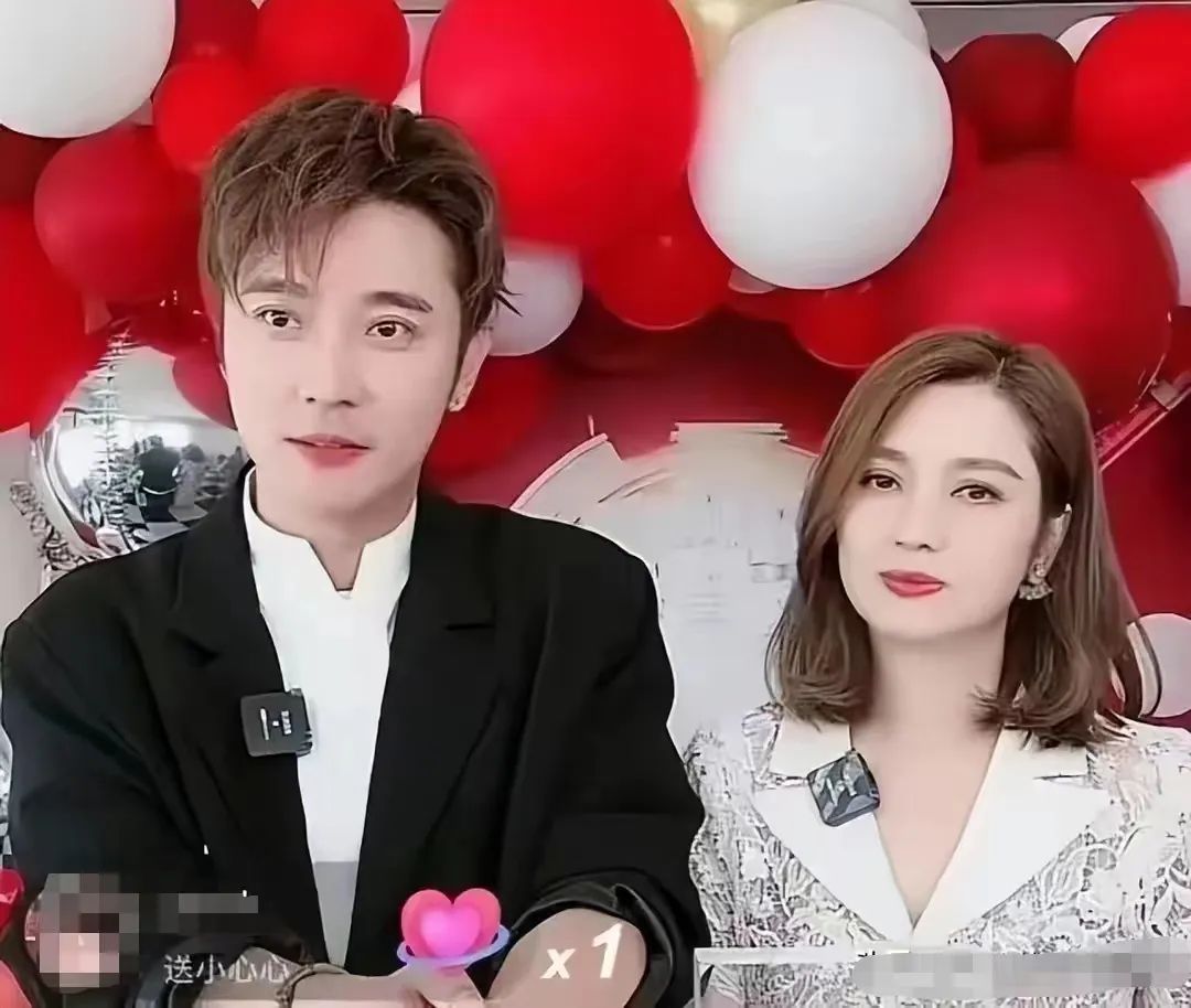 洪欣与张丹峰表现得极为生疏,张丹峰只顾着介绍产品,根本不给洪欣任何