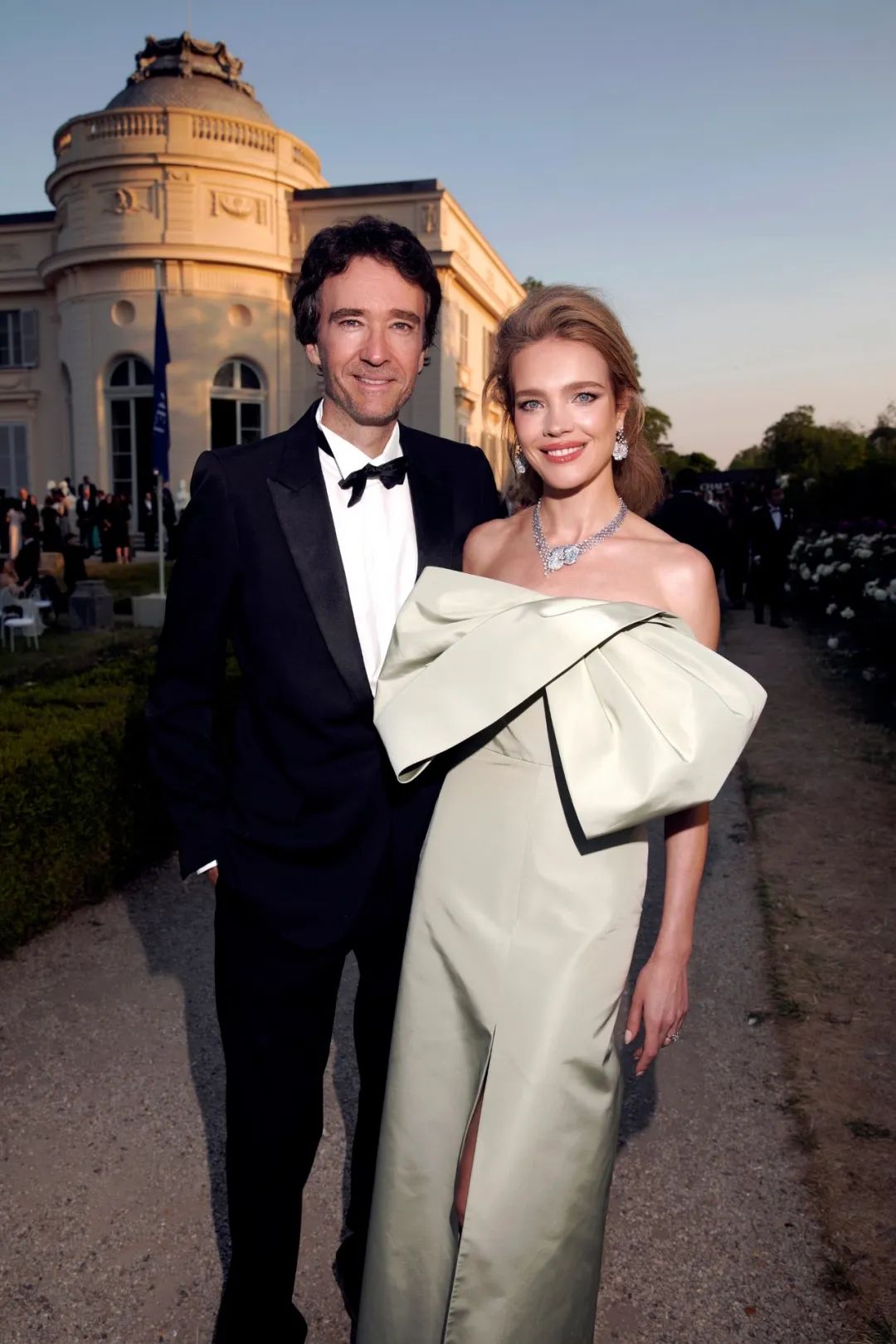 太子妃还不忘露出超抢镜de tiffany elsa peretti03系列蛇形项链