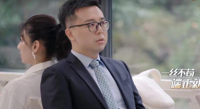 作为投资人的王侃是最紧张真诚,他还特意送给花给黄奕.