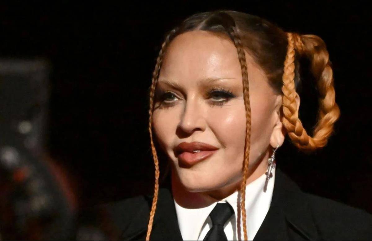 64岁的麦当娜因细菌感染住进icu抢救,入院前一天还在漂发,国际巡演