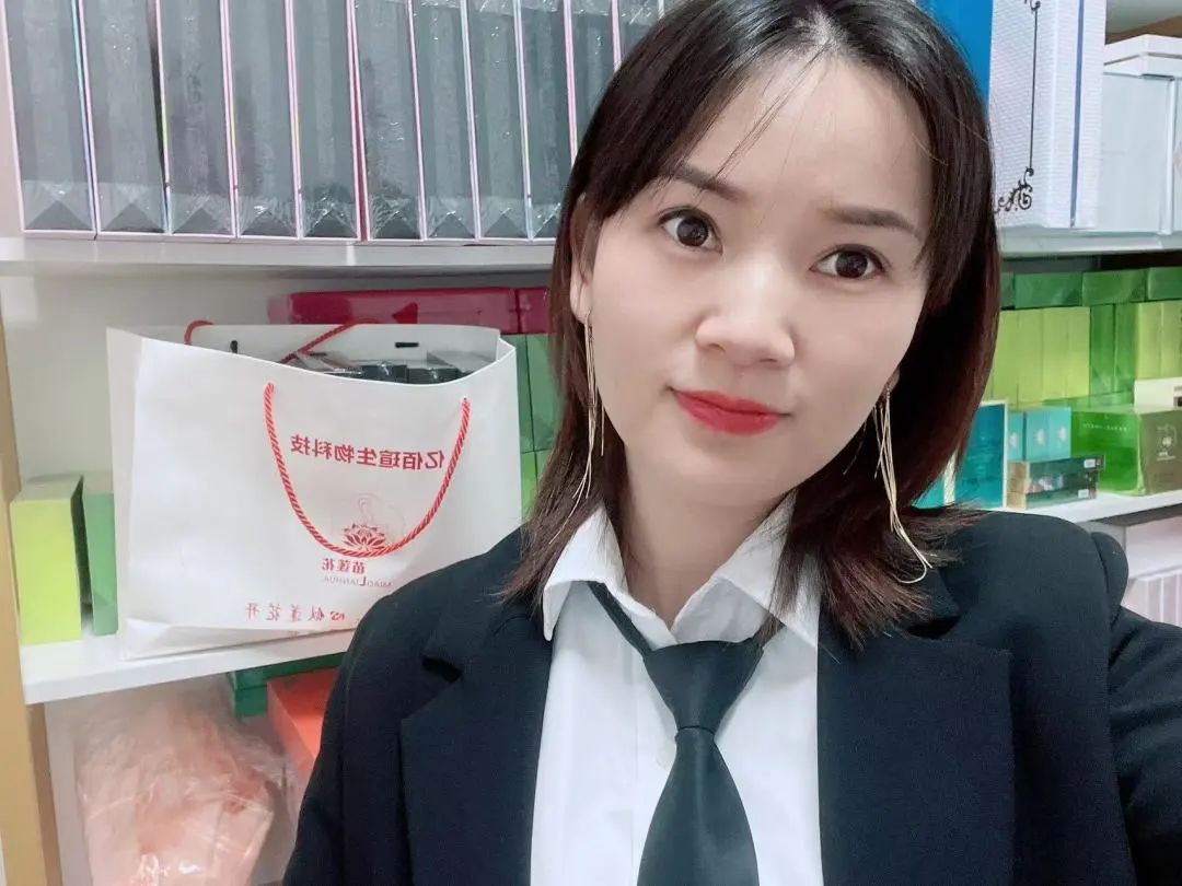 苗莲花专访曾婷婷 | 毅然转型后的美业新生之路,让梦想华丽绽放!