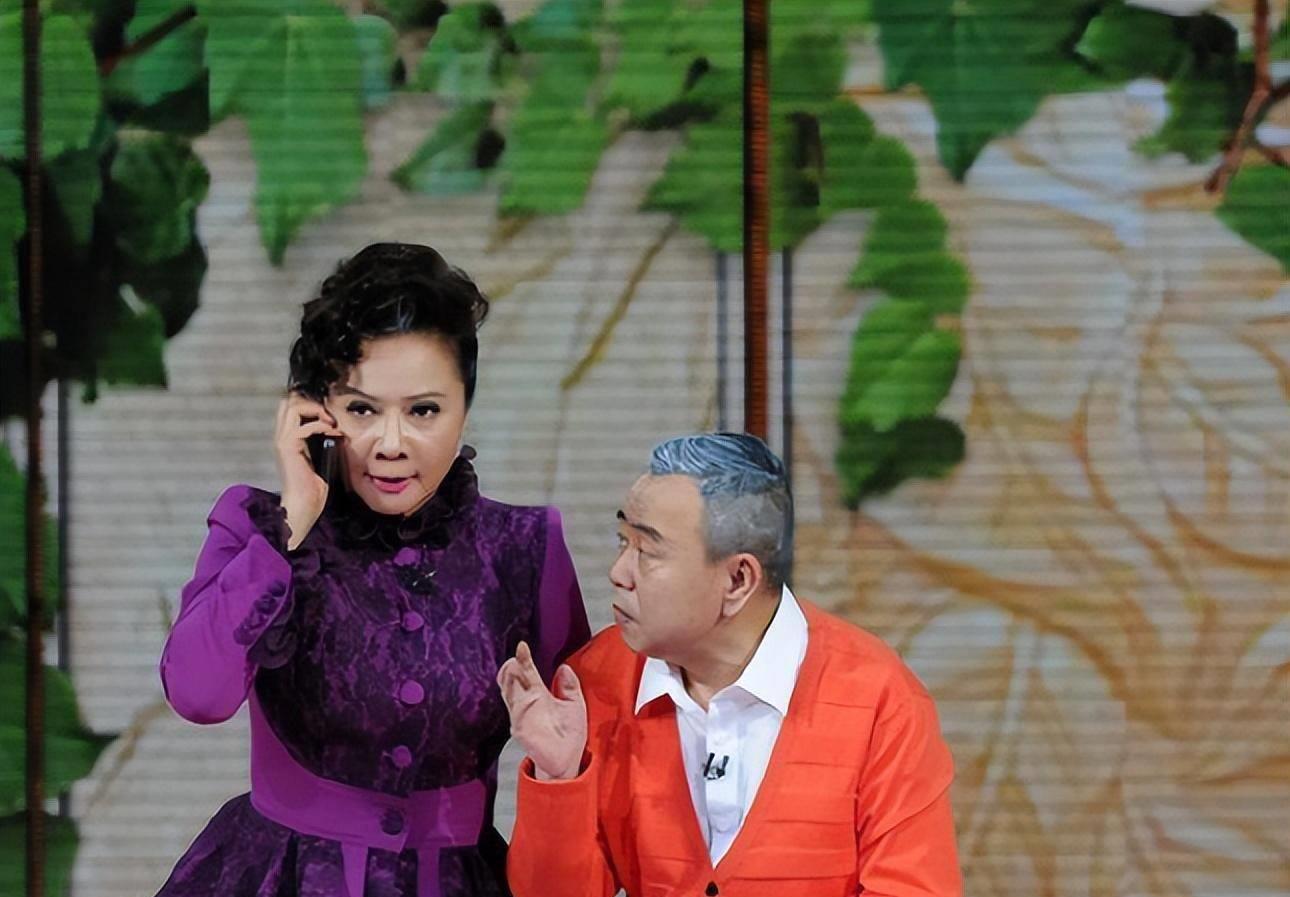 他们砸了电视,两人现身某电视台彩排,被网友狂喷_潘长江_蔡明_成就