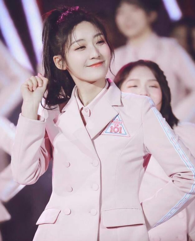 何洛洛把她当女神,《101》被淘汰后,合作肖战队友两度饰演女主_戚砚笛