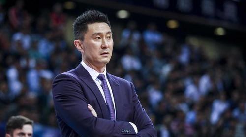 万圣伟微博感谢杜锋!吉祥物拉杆主宰比赛,新疆千算万算漏此人!