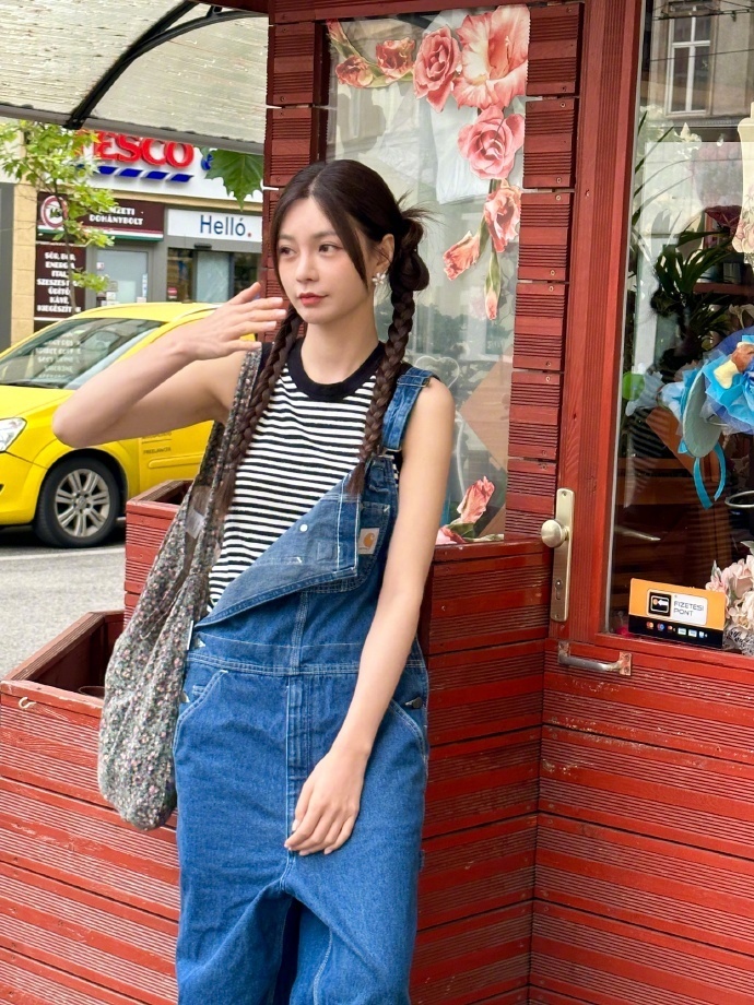 沈梦辰晒照甜美可爱,皮肤白皙水嫩似少女,小肚隆起引猜疑