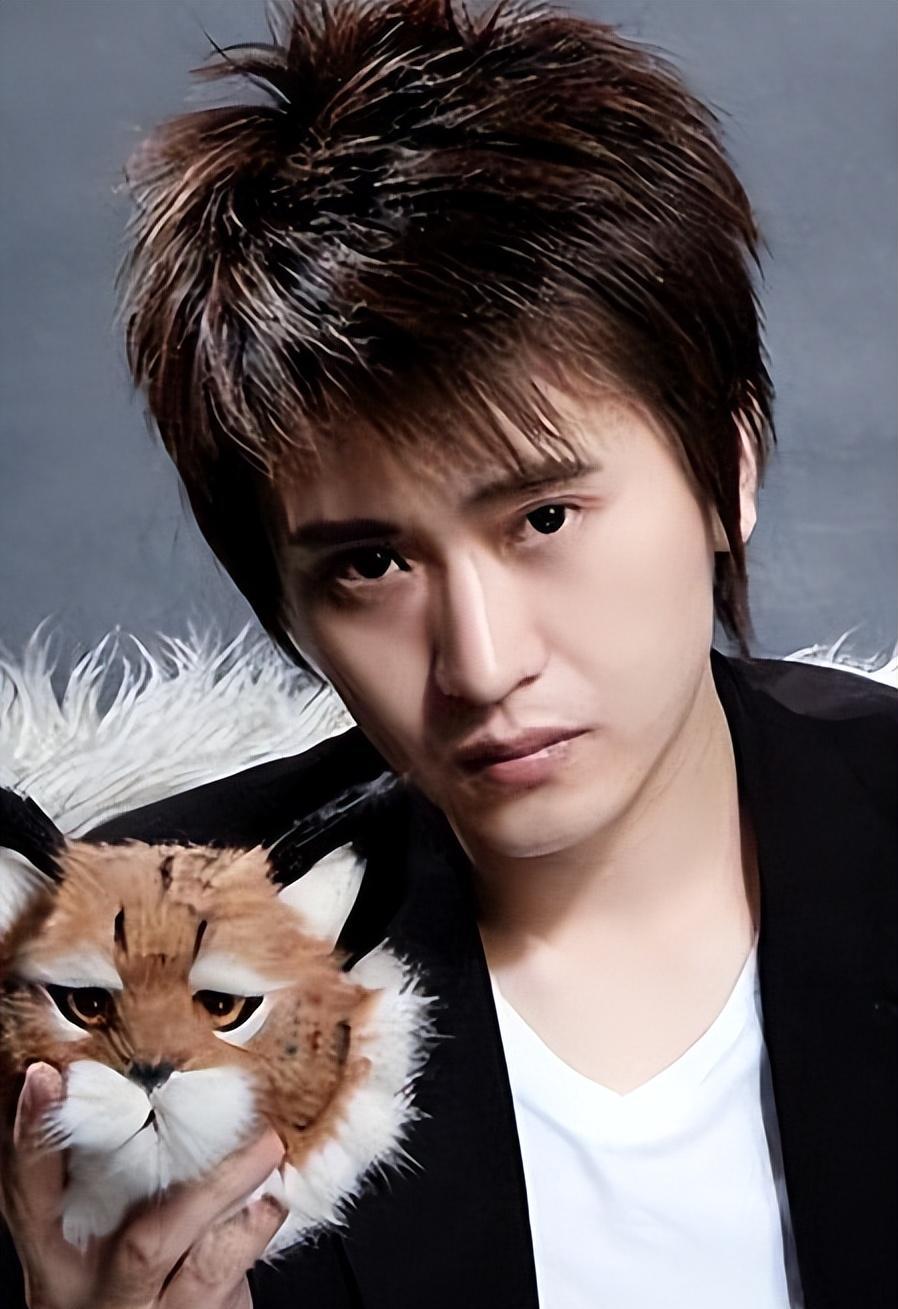 电视主持人杨帆一家四口幸福美满,就是大女儿让我"头疼"_父亲_小号