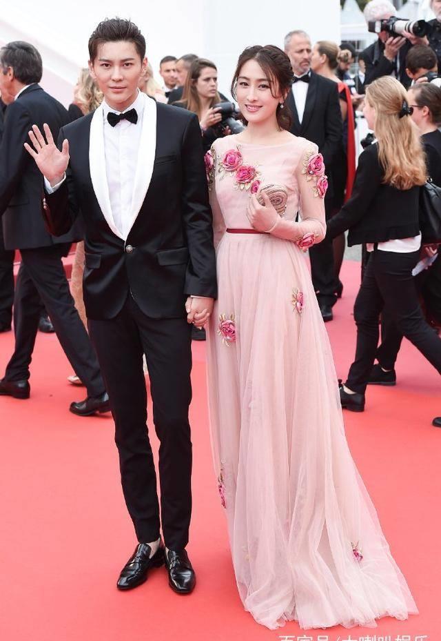 马苏海边写真身姿曼妙气质出众网友:仙女苏上线_身材_漂亮_粉色