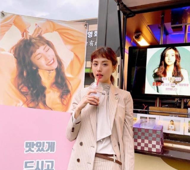 林珍娜新剧《出师表》新发型,变身羊毛卷女孩,超可爱_造型_穿着_白色