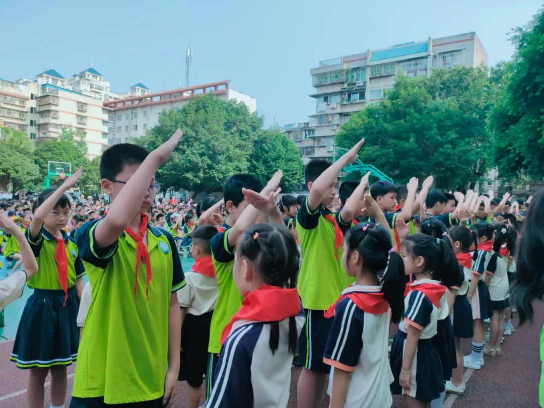 桂林市南溪山小学庆"六一"文艺汇演暨少先队新队员入队仪式_活动
