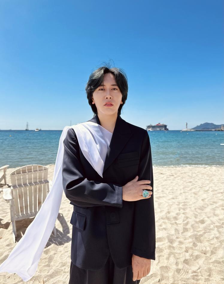 王红星亮相戛纳红毯,稳重又充满活力,气场不亚于明星_王洪泉_帕拉伊巴