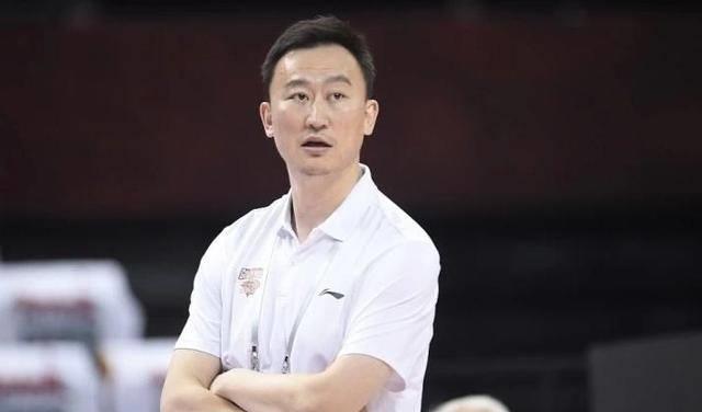 本赛季,浙江主帅刘维伟一改往日儒雅作风,他学起了杜峰和李春江的骂人