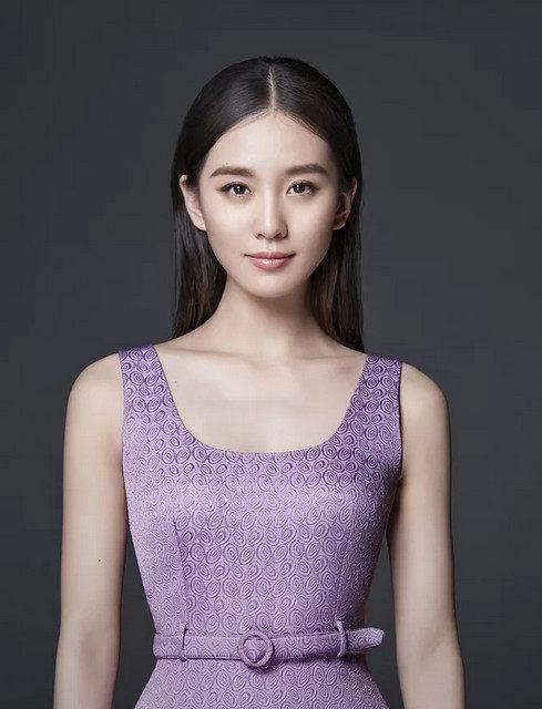 刘诗诗最早是因为跟刘亦菲长得很相似,后来被邀约去拍《仙剑奇侠传三