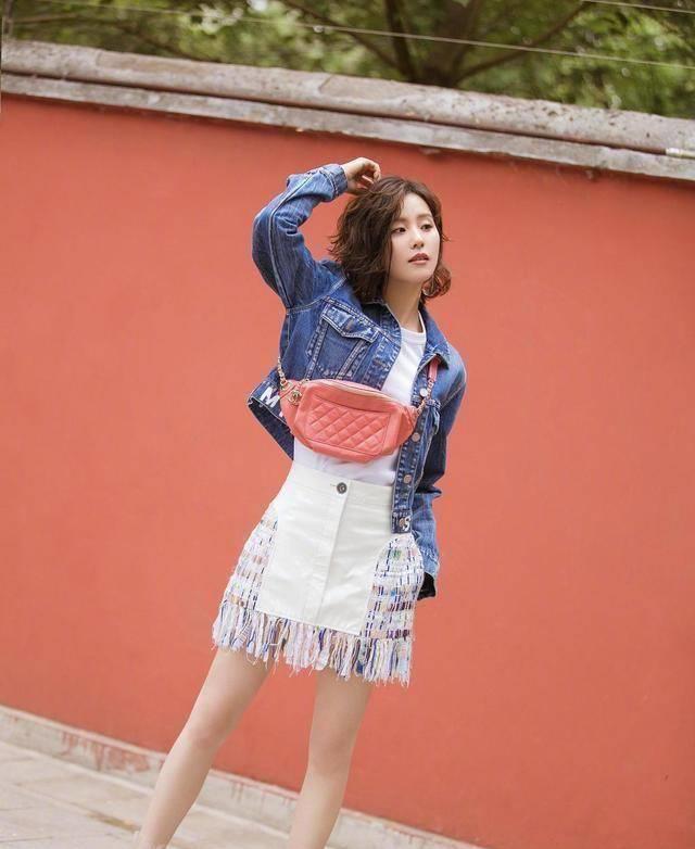 刘诗诗牛仔装甜美可爱,一头短发显得洋气又时尚,他长得美到犯规_造型