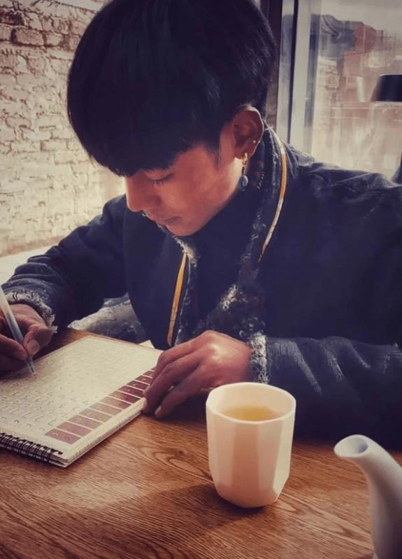 康巴汉子丁真火到国外!