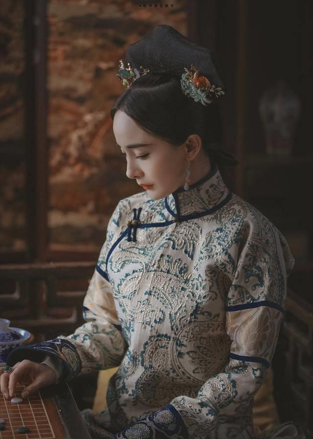 时隔8年,杨幂再现清宫造型,网友直呼:晴川又回来了_气质_韵味_清朝