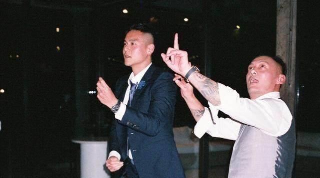彭于晏曝光余文乐婚礼上的开心瞬间合照_照片_妈妈_旅行