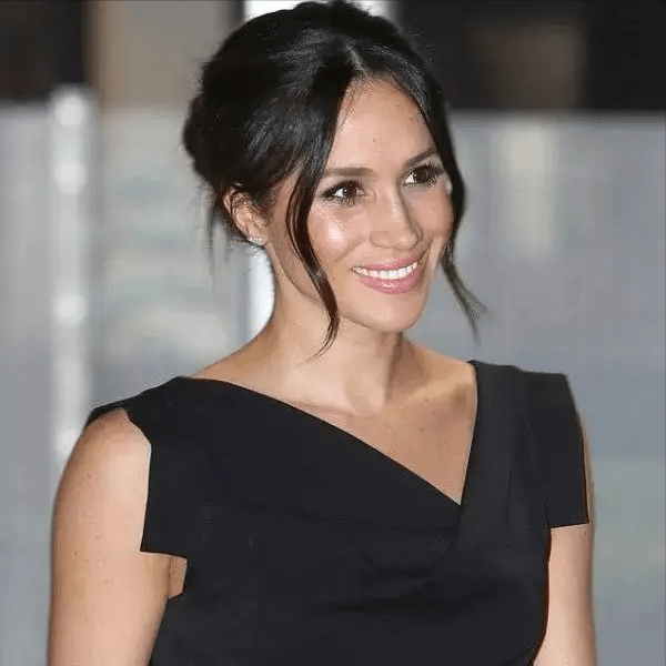 盘点那些年,梅根王妃在皇室珠宝上作的"妖"_戒指_哈利_英国