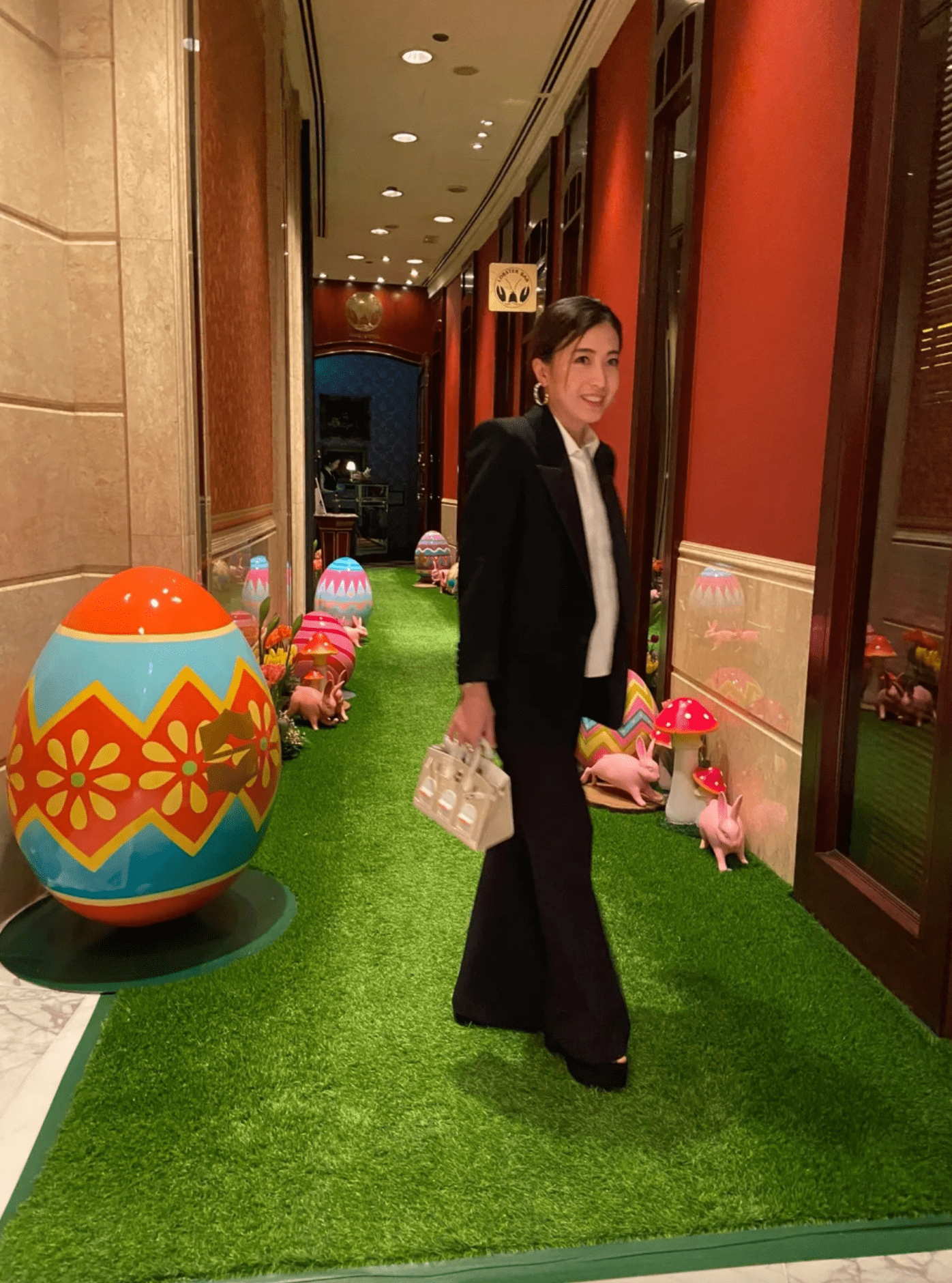 甘比再晒定制企鹅包包,受刘銮雄影响收藏包包无数,已成女收藏家_因为