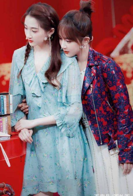 杨紫关晓彤同台登场看出差距,杨紫"吃亏"了?_什么_时候_外套