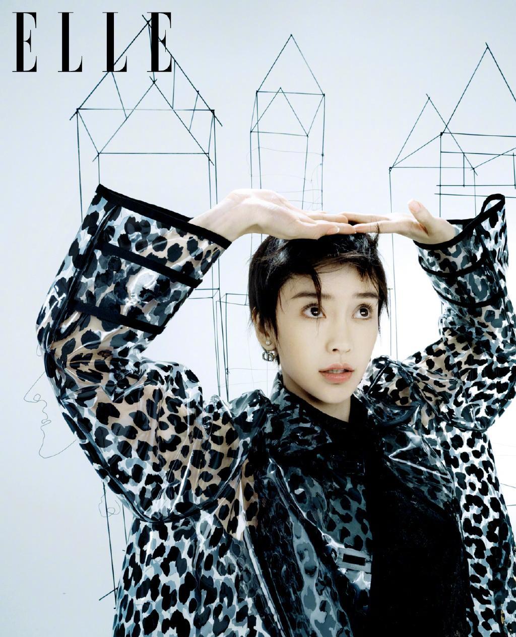 杨颖短发造型太抢眼,看着像个活泼的小男孩,看不出都是孩子妈了_裙子