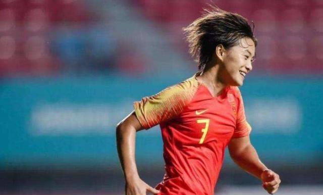 中国队首发:门将:19-毕晓琳;后卫:4-娄佳惠,8-李佳悦,36-林宇萍,26