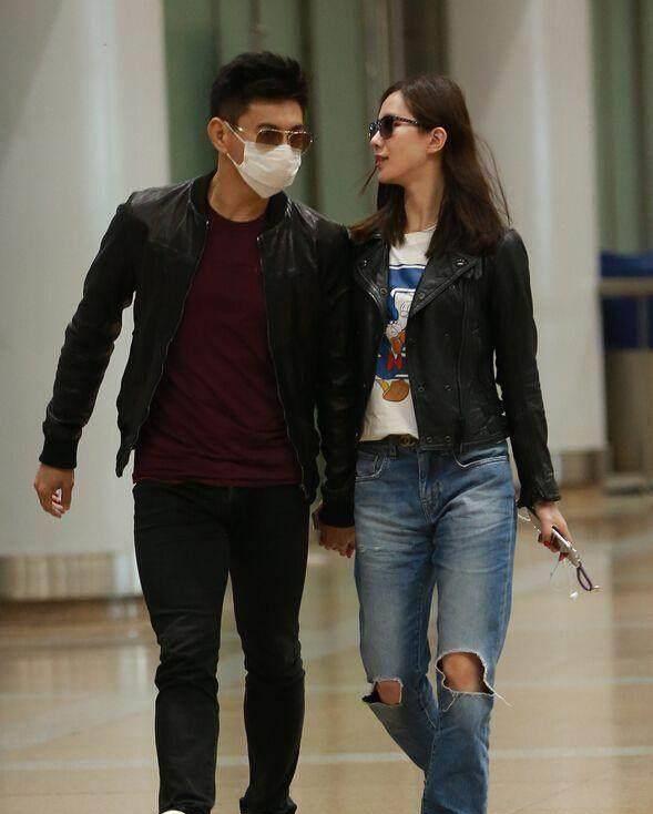 吴奇隆刘诗诗最新路透照,诗诗一个细节既花式虐狗,又尊传统习俗_夫妇