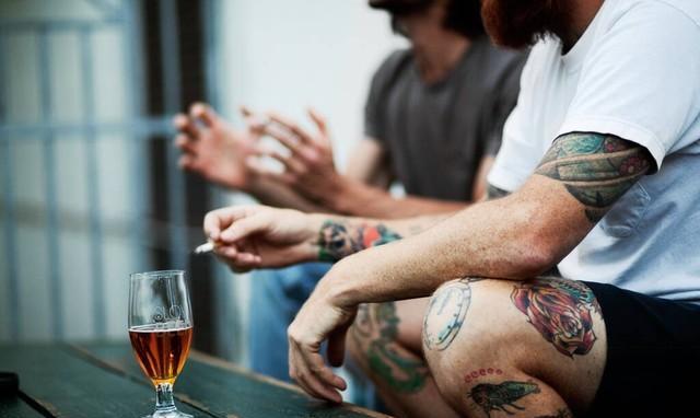 如果孩子们在学习期间抽烟,喝酒,纹身,打架,他们的未来会怎样?