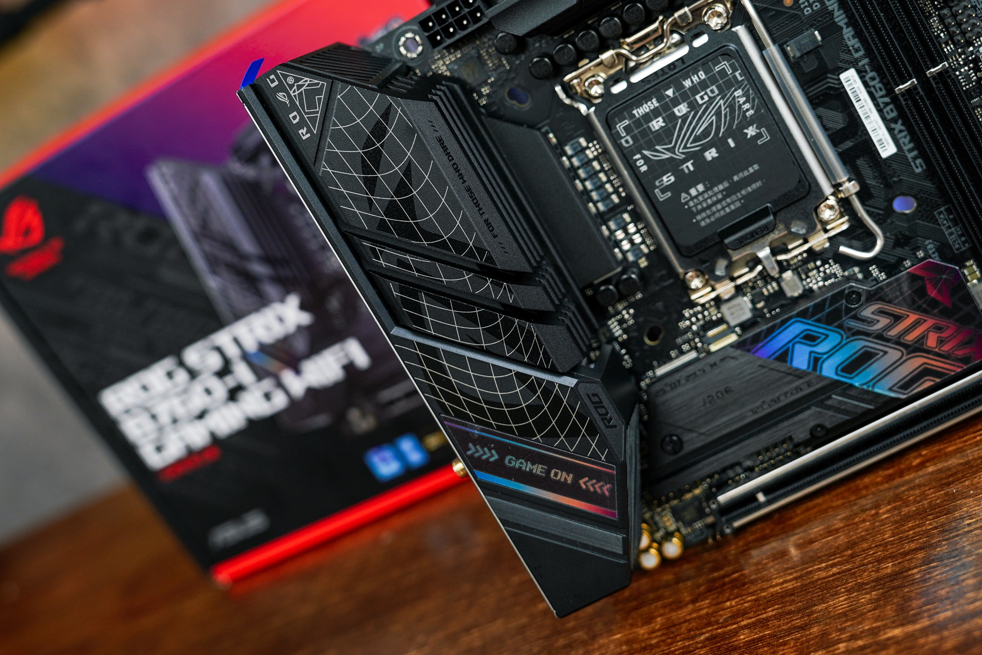 给书架上来份"牛油果绿",fractal design terra 10l桌面主机分享_面板