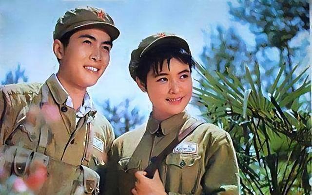 拍完《小花》后,唐国强火遍大江南北,之后又拍了几部靠颜值的流量电影