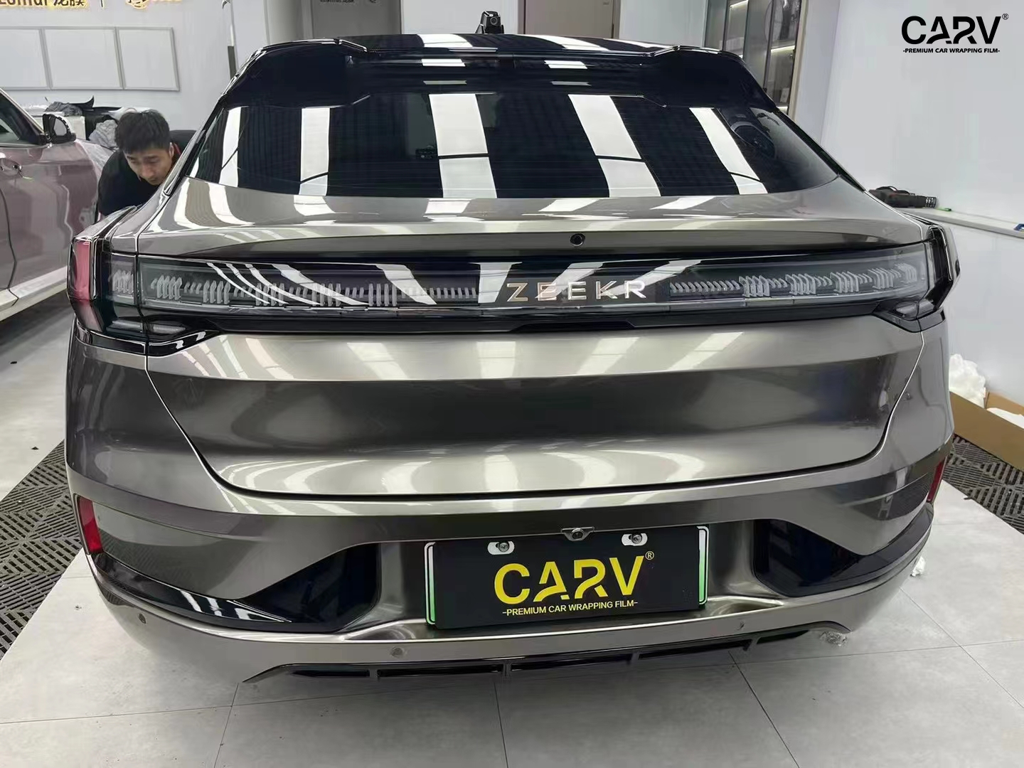 极氪001卡孚改色膜白金液态金属银,极具未来感的颜色_色泽_覆膜_进口