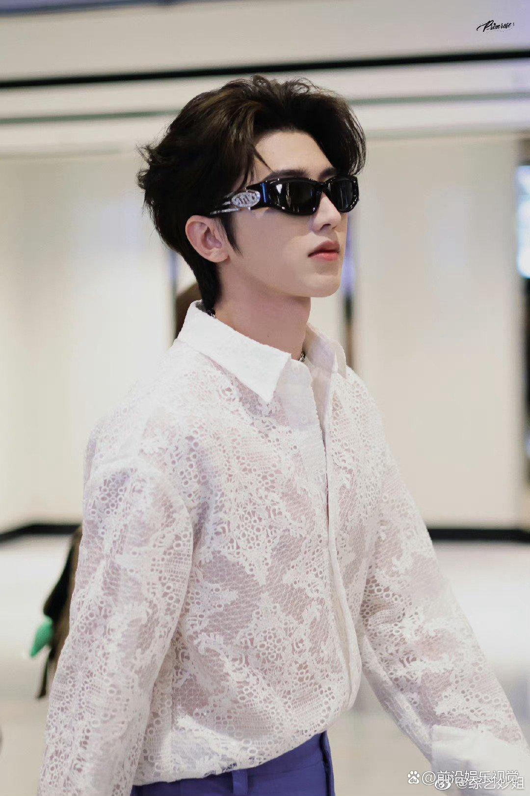 最近,蔡徐坤因为一些私人事情备受关注,但他始终没有公开回应.