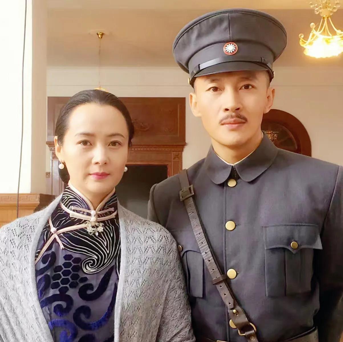 曾凭《现场铁证》出圈,49岁的她有夫有儿有公司_天晴_王岚_母亲