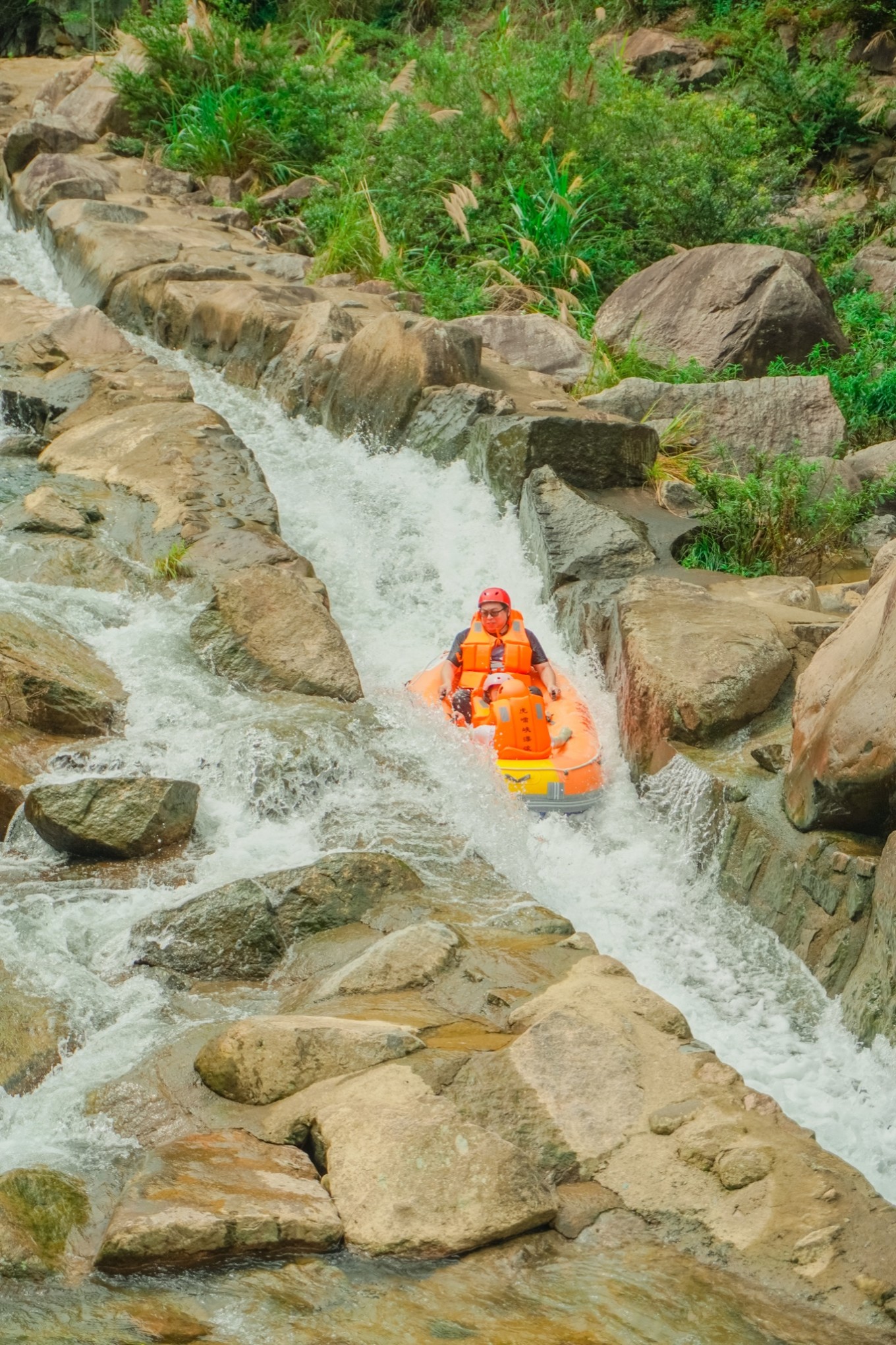 夏日江浙沪周末游好去处,杭州桐庐虎啸峡漂流!