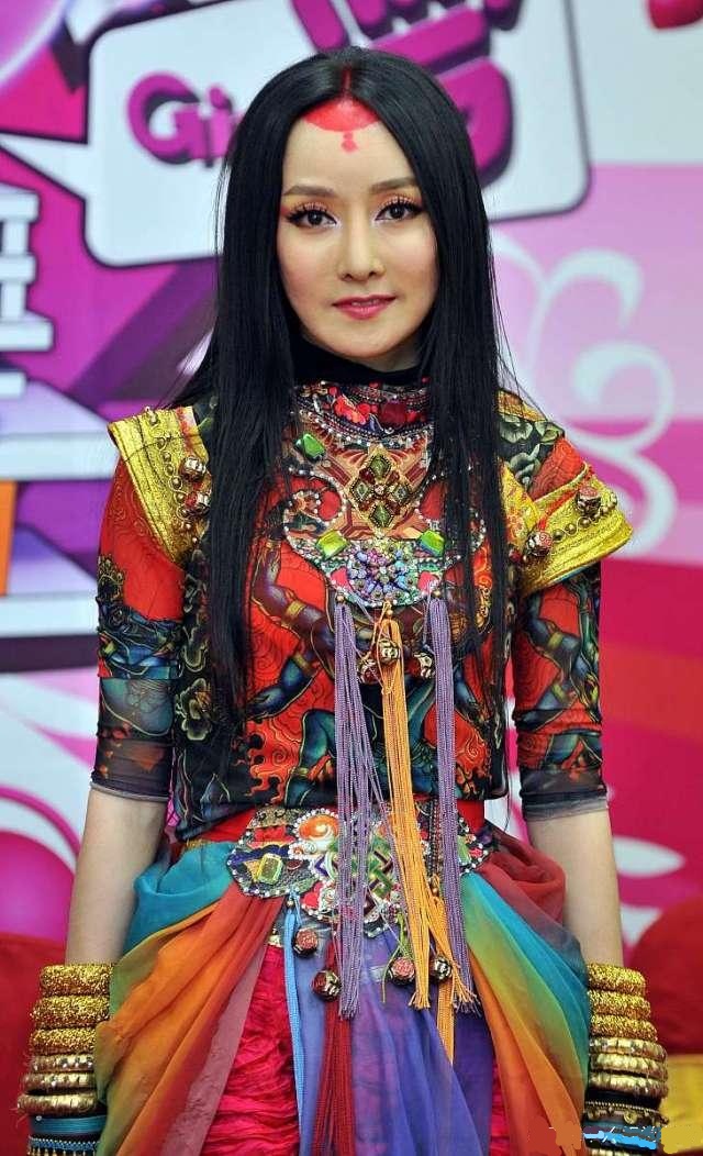 娱乐圈金星萨顶顶互撕,你是假名假血统假唱 被回怼:你是假女人_性格