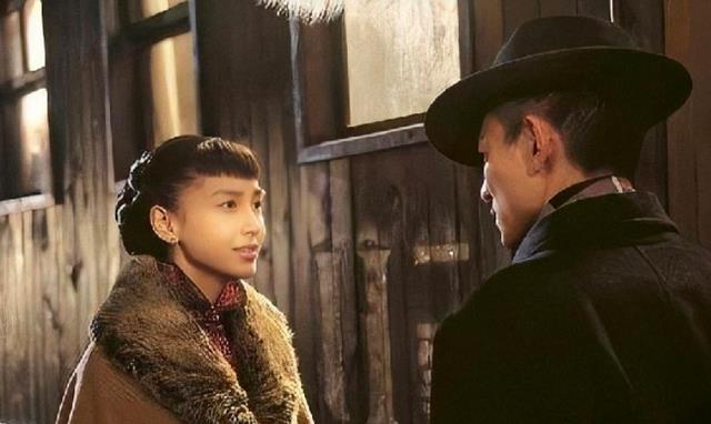 相识后,蔡锷为了融入杨度的社交圈子,小凤仙经常被蔡锷带着出席杨度