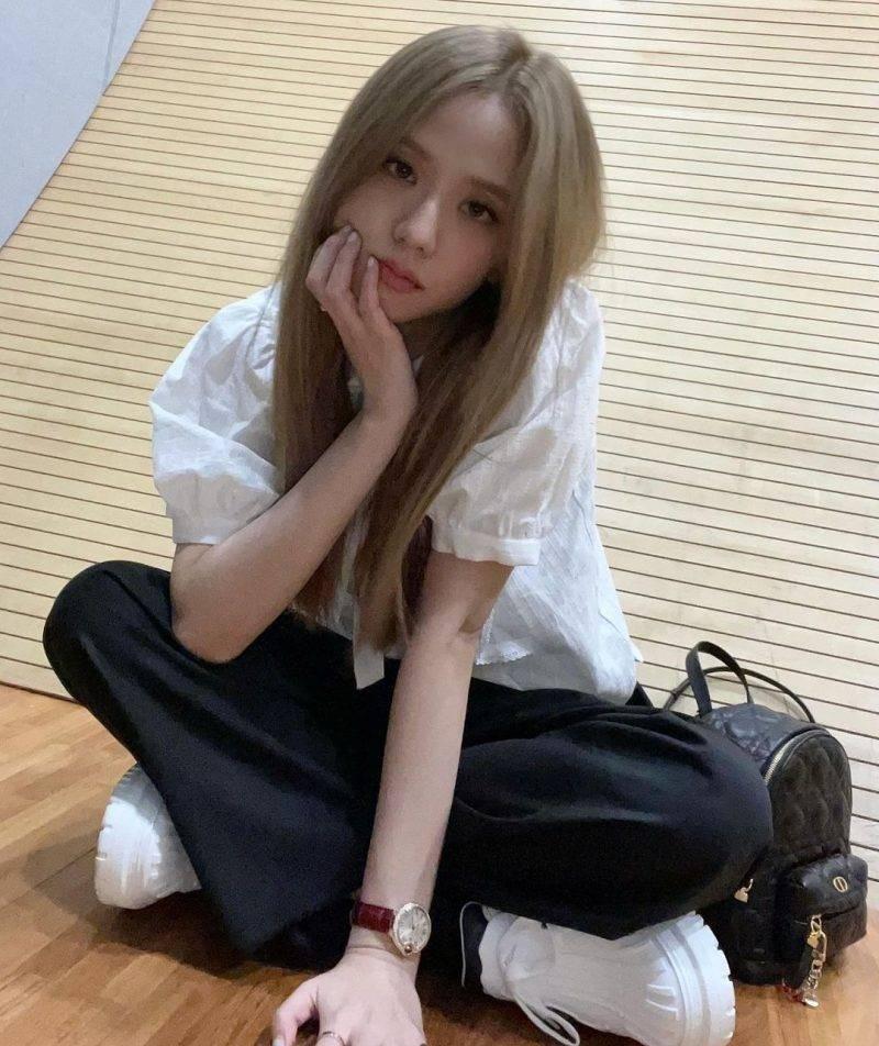 blackpink的lisa和jisoo挑表各有品味,细数二人搭配法则_手表_tank