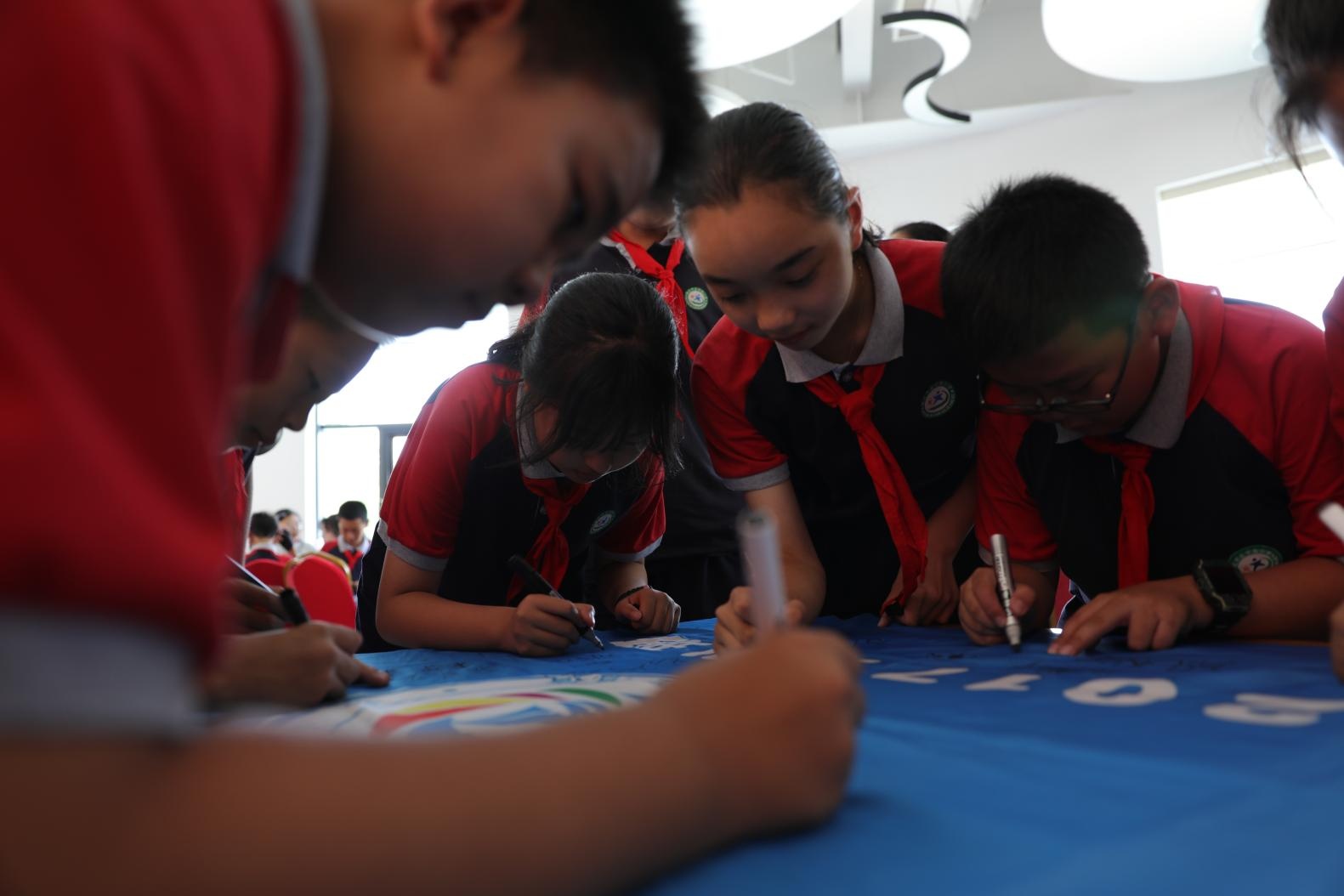 河北保定:向阳而生 逐梦未来 保定市县学街小学举行毕业典礼_祝福