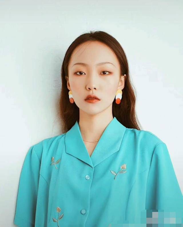 坐拥千万粉丝的"贝勒爷",从不化妆出镜,是怕我们沉迷她的颜值_视频