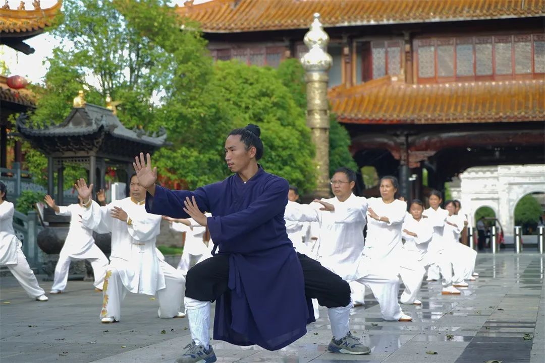 福泉太极宫中秋,国庆无极功法练起来:培本固元,运行周天以恢复精气神