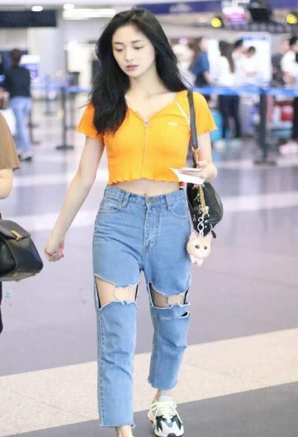 虽说好看,但是对自身的腿型要求也特别高,周洁琼小姐姐的身材不得不说