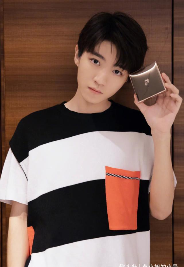 王俊凯终于说出来了,对私生的行为永远不理解,家人曾被骚扰_生活_时候