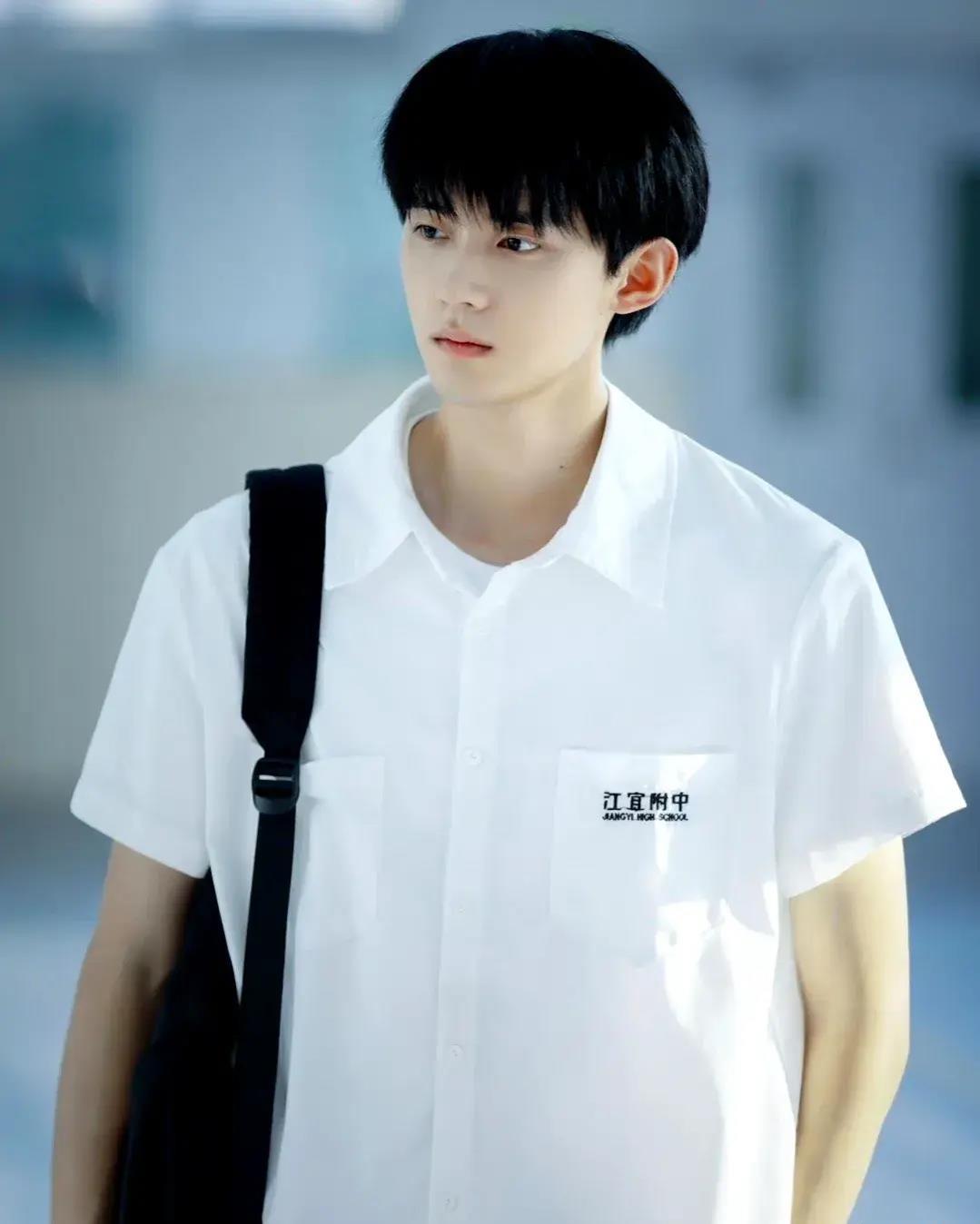 而《当我飞奔向你》拍摄于三四年前,当时猫的树导演花光积蓄买了竹已