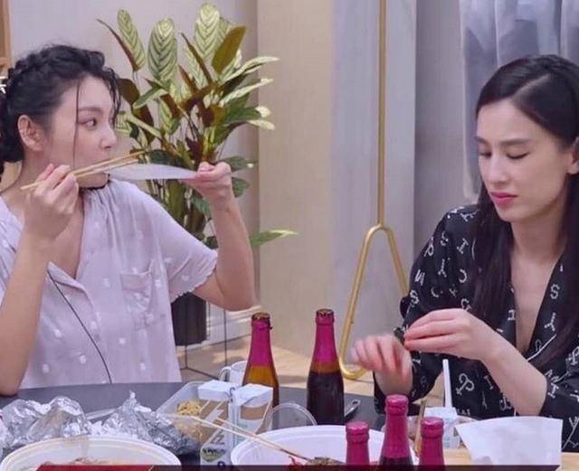 张雨绮pk黄圣依,都是快言快语的女明星,为何网友褒贬不一?