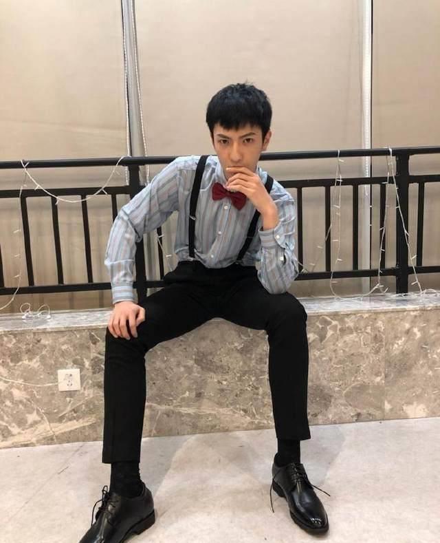 《偶像练习生》开播雄兔扑朔雌兔迷离安能辨我是雄雌_范丞丞_蔡徐坤