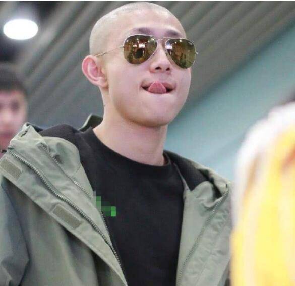 张雪迎新剧开播,好友张一山从耍帅变幽默,自嘲光头形象为其宣传_时候