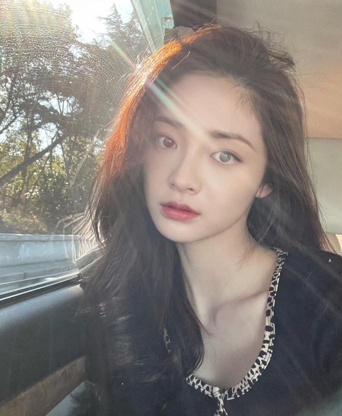 周洁琼晒高难度瑜伽照,紧身健身裤搭配运动背心,好身材让人羡慕_发展