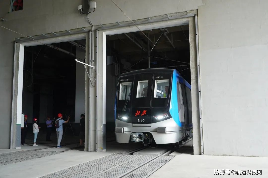 北京地铁17号线北段开启动车调试_列车_未来_科学城