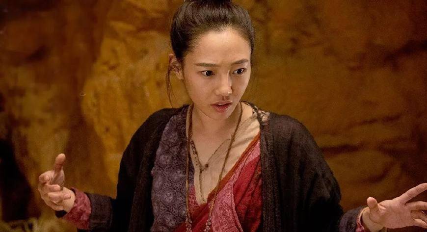 可以说来到巅峰,两部电影《美人鱼》 《西游伏妖篇》,让林允直接成了