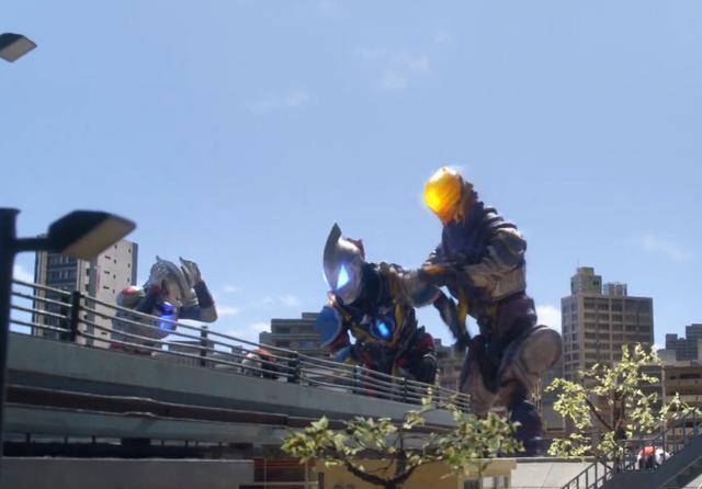 泽塔奥特曼:格利扎排面十足实力一挑三艾克斯:多夸几句我爱听_布鲁顿