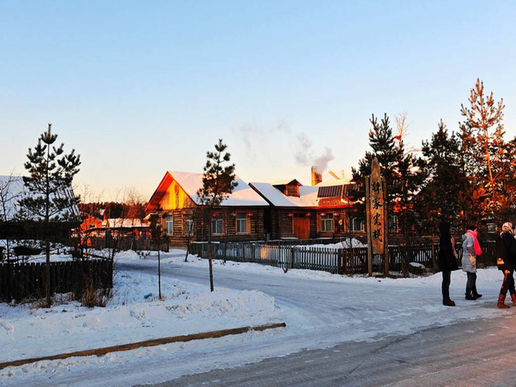 在每年的夏至前后,北极村几乎24小时都是白昼,但是因为北极村并不是在